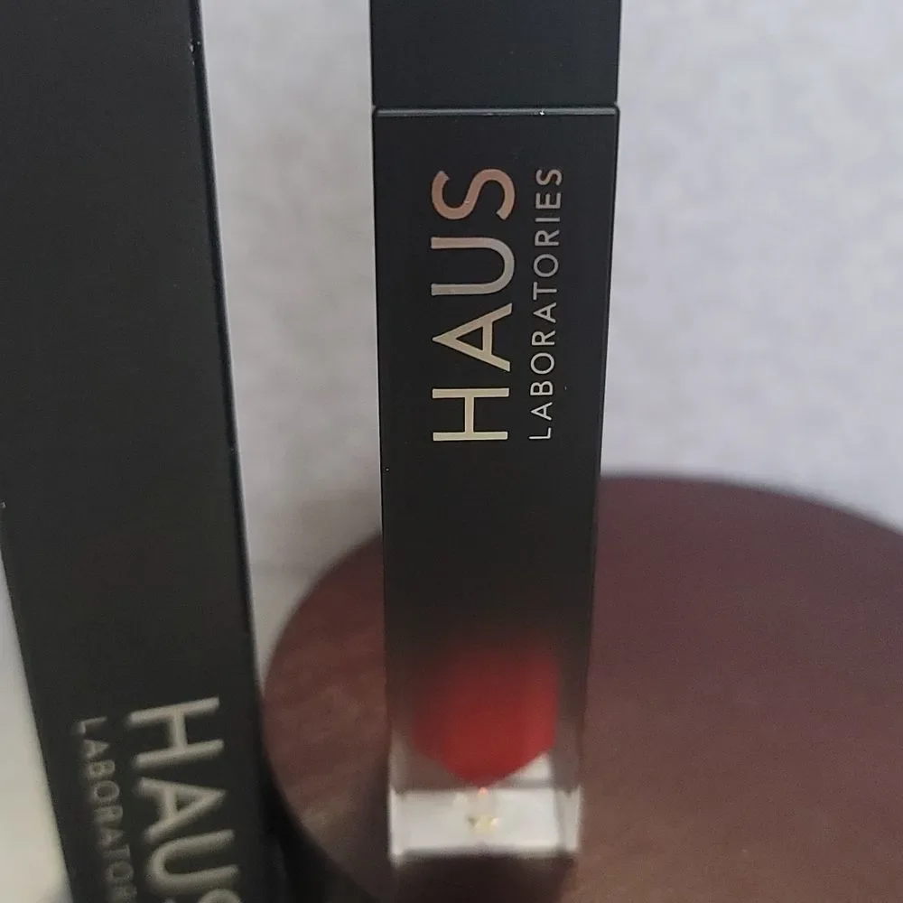 Haus Laboratories Le Riot Lip Gloss - Werk